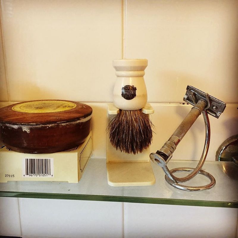 Gillette Classic Regular Shaving Foam 418g